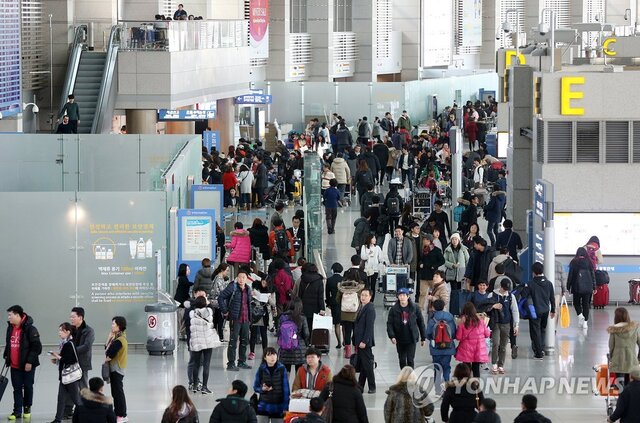 ▲ 여행객들로 붐비는 인천국제공항. ⓒ연합뉴스