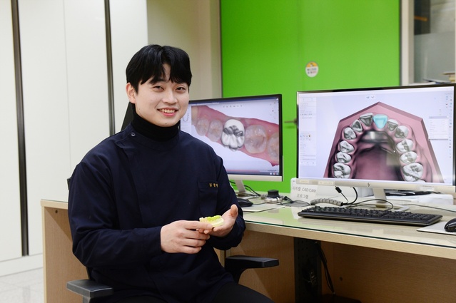 ▲ 김광현 씨(24)는 한국보건의료인국가시험원이 주관하는 제49회 치과기공사 국가고시에서 역대 최고점수 획득을 기록함과 동시에 전국 수석을 차지했다.ⓒ대구보건대