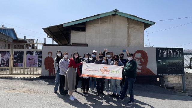 ▲ 의성군은 의성성냥공장 문화재생사업 팸투어인 ‘의성발견 성냥공장 가는 길’을 의성주민들과 성냥공장에 관심있는 일반인을 대상으로 진행하고 있다.ⓒ의성군