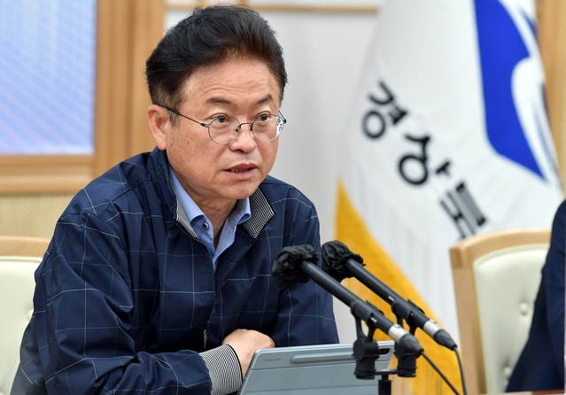 ▲ 이철우 경북도지사는 19일 도청에서 이철우 경북도지사, 최성광 민관합동 메타경북추진 공동위원장 등이 참석한 가운데 1실국 1시군 1단체 88개 메타버스사업 보고회를 개최했다.ⓒ경북도