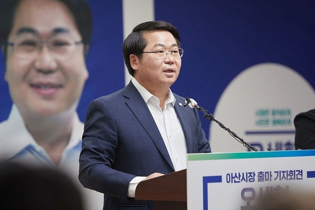▲ 오세현 충남 아산시장이 20일 오전 시청 브리핑룸에서 기자회견을 열고 오는 6월 1일에 치러지는 지방선거에 재선 도전을 하겠다고 밝혔다.ⓒ아산시