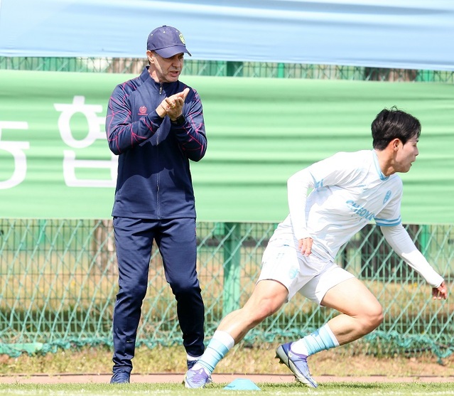 ▲ 천안시축구단 피지컬 코치 세르지오 투파.ⓒ천안시축구단