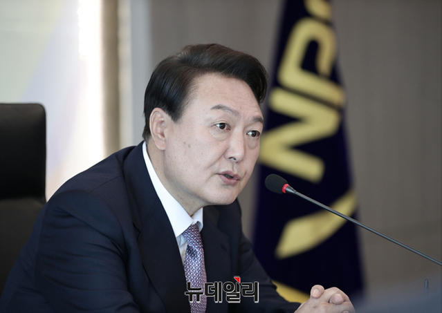 ▲ 윤석열 대통령 당선인이 20일 전북 전주시 덕진구 국민연금공단에서 열린 현안 간담회에 참석해 발언하고 있다.ⓒ정상윤 기자(사진=대통령직인수위원회)