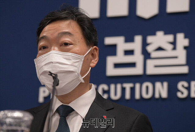 ▲ 김오수 검찰총장이 13일 서울 서초구 대검찰청에서 열린 기자간담회에서 검수완박 법안 문제저멩 대한 의견을 밝히고 있다.ⓒ뉴데일리DB