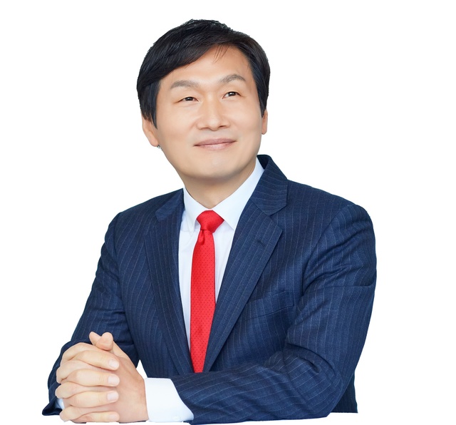 ▲ 조 예비후보는 코로나19 장기화로 인해 지역경제와 소상공인들이 어려움이 가중되고 있는 가운데, ‘소상공인 종합민원지원센터’ 개설과 함께 소상공인 정보공유와 민원 해결을 통한 안정된 경영지원 방안 마련 정책을 발표했다.ⓒ조현일 예비후보 사무소