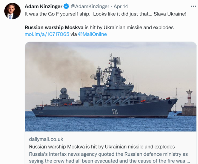 ▲ 러시아 모스크바함 피격당한 후 검은 연기 솟아오르는 모습 ⓒ 트위터 AdamKinzinger 캡처