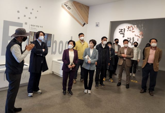 ▲ 청주시의회 행정문화위원회가 21일 청주시티투어 시범운행에 참여해 현장중심 의정활동을 전개했다.ⓒ청주시의회