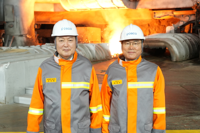 ▲ 왼쪽부터 윤석열 대통령 당선인, 최정우 포스코그룹 회장 ⓒ포스코그룹