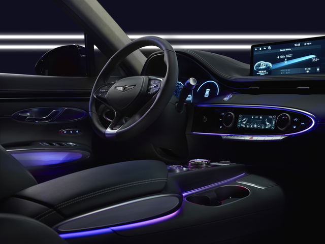 ▲ 현대차와 기아는 전기차를 중심으로 성장세를 이어나간다는 전략이다. GV70 전동화모델 모습. ⓒ현대차