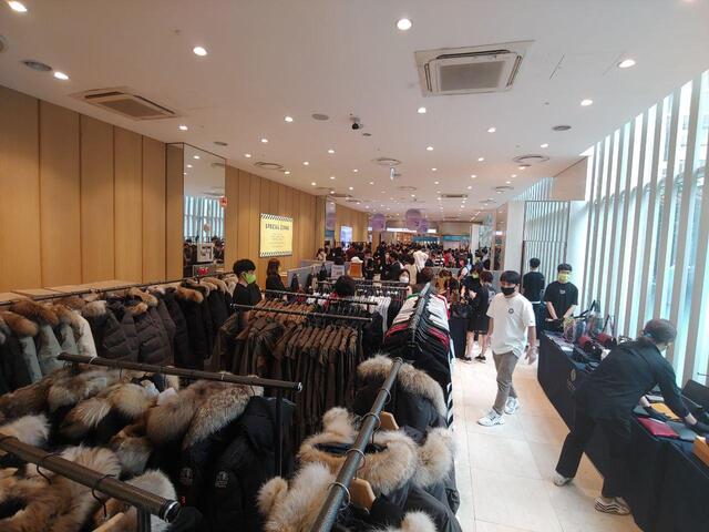 ▲ ▲지난해 롯데백화점 노원점 '면세명품대전' 행사장 모습.ⓒ강필성 기자