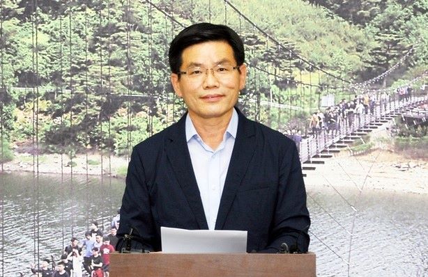 ▲ 정성엽 괴산군수 예비후보가 26일 괴산군청 브리핑룸에서 기자회견을 열어 국민의힘을 탈당하고 무소속으로 출마를 선언했다.ⓒ정성엽 괴산군수 예비후보 사무실