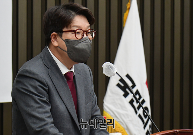▲ 권성동 국민의힘 원내대표가 26일 오후 국회에서 열린 의원총회에서 모두발언을 하고 있다.ⓒ이종현 기자