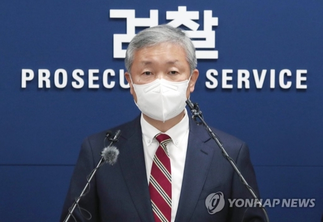 ▲ 박성진 대검찰청 차장 검사가 27일 오전 서울 서초구 대검찰청 기자실에서 기자회견 중인 모습. ⓒ연합뉴스