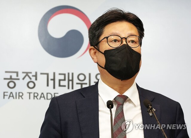 ▲ 2022년도 대기업집단 지정 관련 브리핑을 하고 있는 김재신 공정위 부위원장. ⓒ연합뉴스