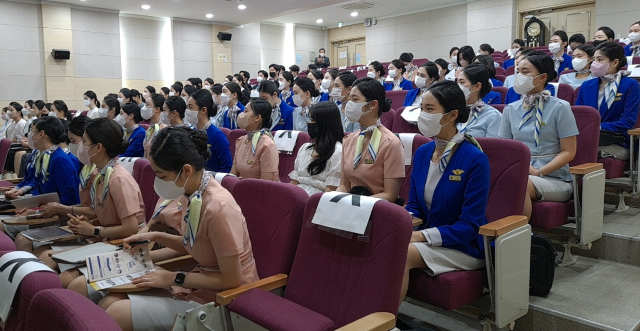 ▲ 청주대학교 대학일자리플러스센터가 27일 항공 관련 업계 취업을 희망하는 학생을 위한 ‘항공 일자리 지역별 릴레이 멘토링’ 프로그램을 보건의료과학대학 청암홀에서 350여 명의 항공 관련업계 취업을 희망하는 학생들이 참여한 가운데 진행했다.ⓒ청주대