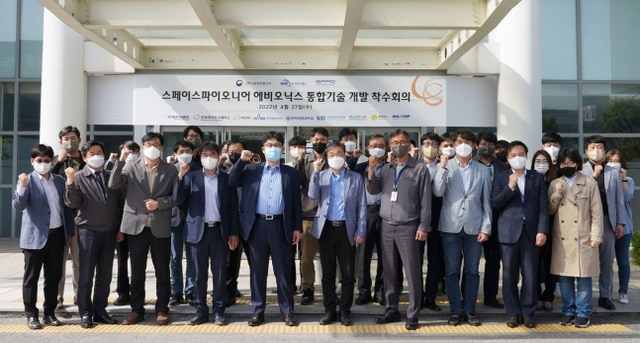 ▲ 지난 4월 27일 한화에어로스페이스 아산사업장에서 진행된 사업착수 회의에 참가한 관계자들의 모습ⓒ한화에어로스페이스