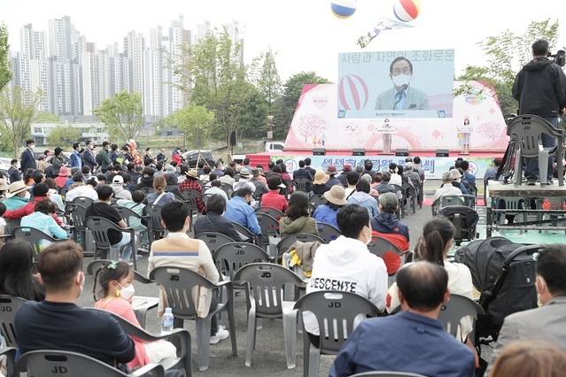▲ 천안시는 30일 도심 속 생태휴식공간인 천안 성성호수공원 준공식을 갖고 시민들에게 전면 개방됐다.ⓒ천안시