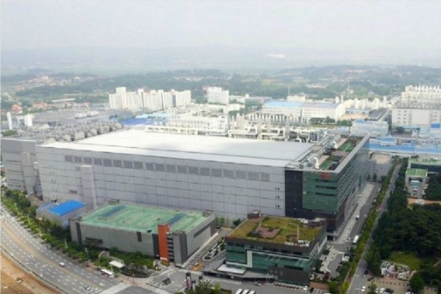 ▲ SK하이닉스가 충북 청주에 신규 반도체 공장을 오는 2025년까지 새로 건립키로 했다. 사진은 SK하이닉스 청주공장 전경.ⓒSK하이닉스