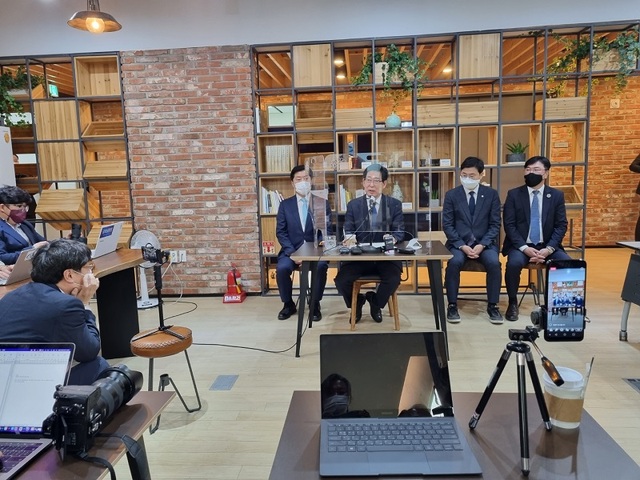 ▲ 양승조 충남도지사 예비후보가 2일 도청 프레스룸에서 기자간담회를 갖고 있다.ⓒ양승조 충남도지사 후보 캠프