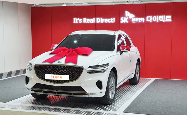 ▲ SK렌터카가 인천 송도에 위치한 신차 물류 센터 공간을 활용해 시범 운영하는 고객 인수 센터 내 차량이 전시된 모습.ⓒSK렌터카