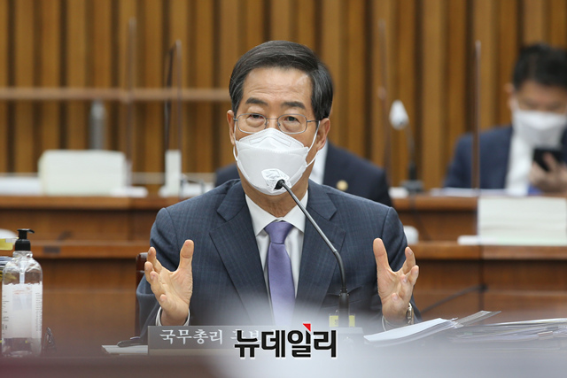 ▲ 한덕수 국무총리 후보자가 2일 오전 국회에서 열린 인사청문회에서 의원들의 질의에 답하고 있다. ⓒ뉴데일리(사진=공동취재단)