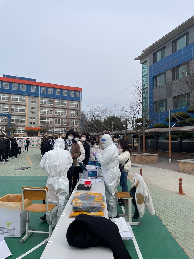 ▲ 경북교육청은 지난 3월 10일부터 운영 중인 ‘현장 이동형 PCR 검사’를 기존 계획보다 확대해 운영 중이라고 밝혔다.ⓒ경북교육청