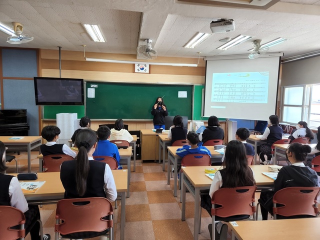 ▲ 경북교육청은 교가 음원이 노후화된 도내 초·중·고 40교를 선정, 5월부터 순차적으로 교가 음원을 새롭게 녹음·제작해 학교에 보급한다고 밝혔다.ⓒ경북교육청