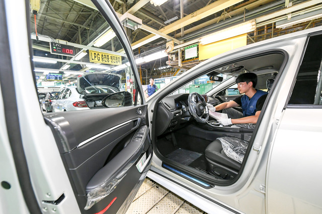 ▲ 반도체 수급난 여파로 국내 완성차 업계의 4월 내수 실적은 전년동월 대비 감소한 것으로 나타났다. ⓒ현대차