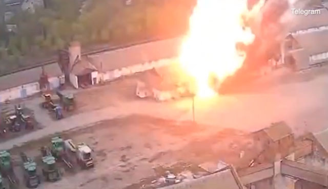 ▲ 러시아군이 우크라이나 중부 드니프로페트로프스크주에 있는 한 곡물창고를 미사일로 파괴했다. 당시 상황은 CCTV에 포착됐다. ⓒ우크라이나 당국이 텔레그램에 올린 영상캡쳐.