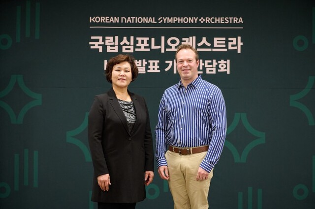 ▲ 국립심포니오케스트라의 최정숙 대표이사와 다비트 라일란트 예술감독(왼쪽부터).ⓒ국립심포니오케스트라
