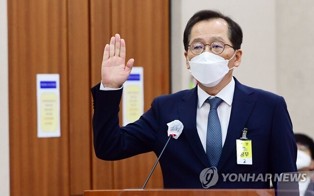 ▲ 조승환 해양수산부 장관 후보자가 4일 국회에서 열린 인사청문회에서 선서하고 있다.ⓒ연합뉴스