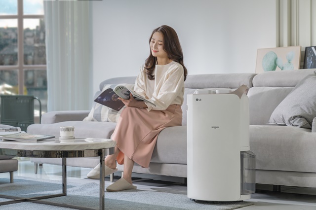 ▲ 2022년형 LG 휘센 듀얼 인버터 제습기. ⓒLG전자