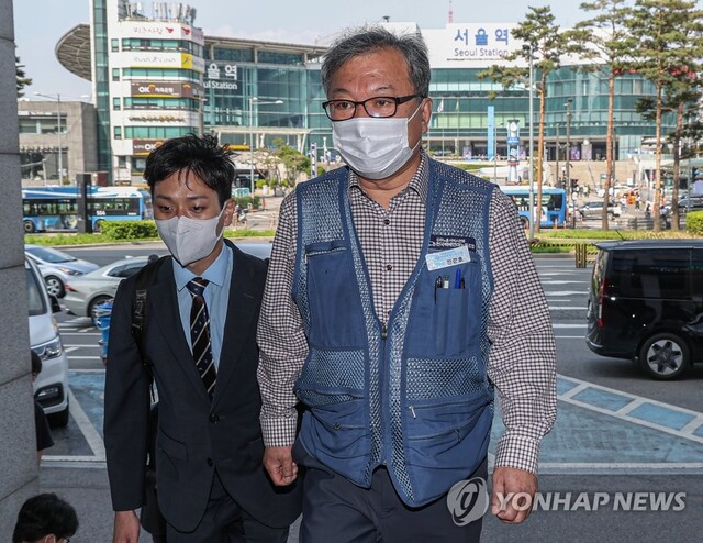 ▲ CJ대한통운 점거농성 관련 경찰 조사 향하는 진경호 위원장ⓒ연합뉴스