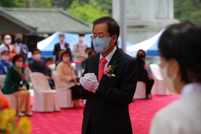 ▲ 홍준표 국민의힘 대구시장 후보는 8일 오전 부처님오신날을 맞아 동구 동화사 봉축법요식에 참석했다.ⓒ홍 후보 선거사무소