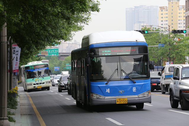 ▲ 대구시가 시내버스에 연료 절감장치를 설치한 지난 2018년 7월부터 2021년 12월까지 연료절감 효과를 분석한 결과 3년 6개월 동안 110억 원의 연료비를 절감한 것으로 나타났다.ⓒ대구시