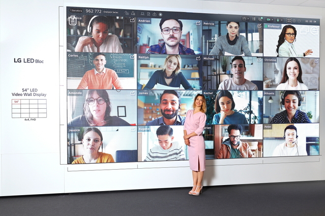 ▲ 모듈러(Modular) 방식으로 이어 붙여 대화면을 구현한 LG LED 사이니지 ⓒLG전자