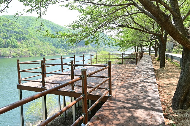 ▲ 물야저수지 V로드 전경.ⓒ봉화군