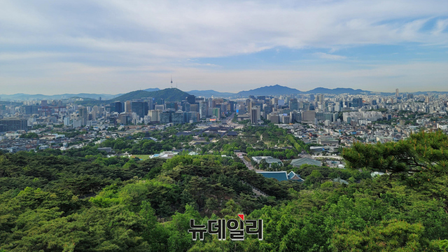 ▲ 북악산 청와대 전망대에서 바라본 서울 전경.ⓒ손혜정 기자