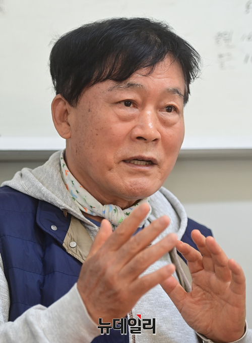 ▲ 장한성 장원홈쇼핑 회장이 11일 뉴데일리와 인터뷰하고 있다. 장 회장은 서울 송파구 가락시장에서 '장원홈쇼핑'과 '서한냉동'이란 회사를 운영하고 있다. ⓒ정상윤 기자