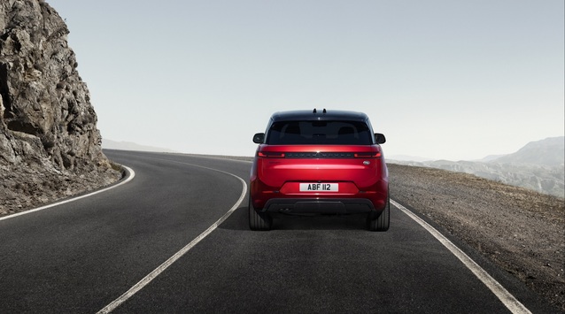 ▲ ‘레인지로버 스포츠’는 강력한 퍼포먼스와 고급스러운 디자인이 결합됐다. ⓒ재규어랜드로버코리아