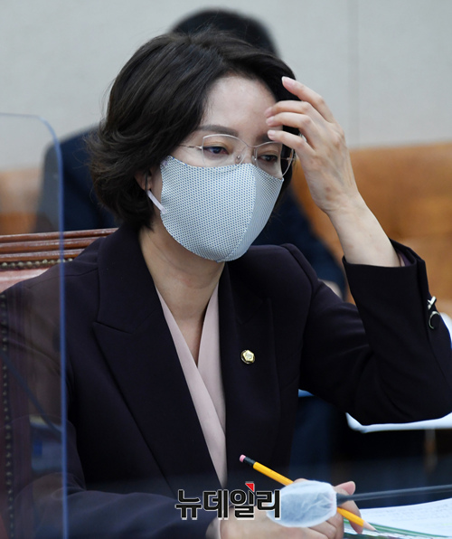 ▲ 이영 중소벤처기업부장관 후보자가 11일 국회에서 열린 산업통상자원중소벤처기업위원회 인사청문회에서 의원들의 질문에 답하고 있다.ⓒ이종현 기자