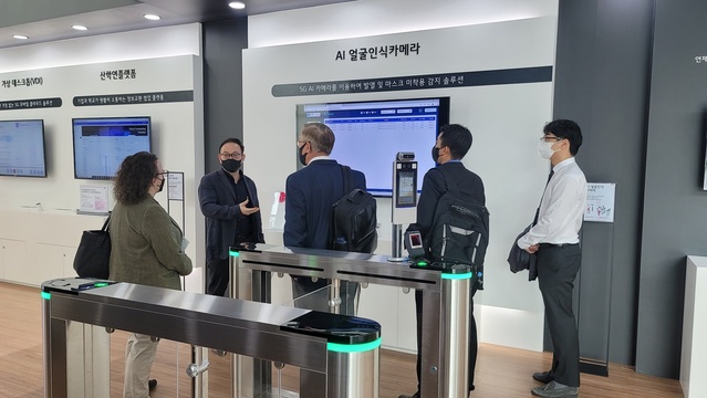 ▲ 국립금오공과대학교(총장 곽호상)가 미국 공군연구소(US Air Force Research Lab, AFRL)와 5월 12일 교내 산학협력관 대회의실에서 국제 공동 연구 협력 세미나를 개최했다.ⓒ금오공대