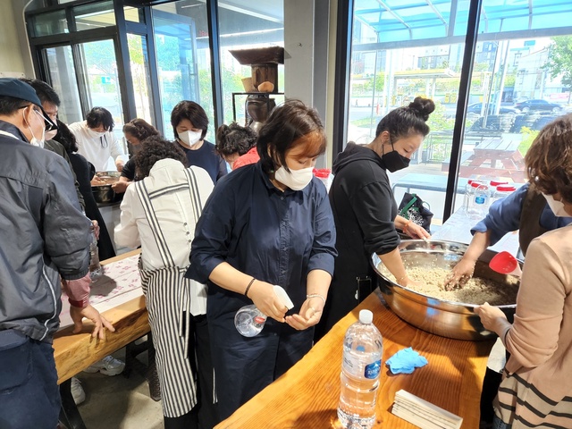 ▲ 경산시는 도시민들에게 농촌체험 기회를 제공하고 농촌체험 농가의 소득 증대를 위해서 소비자초청 농촌체험 행사를 한다.ⓒ경산시