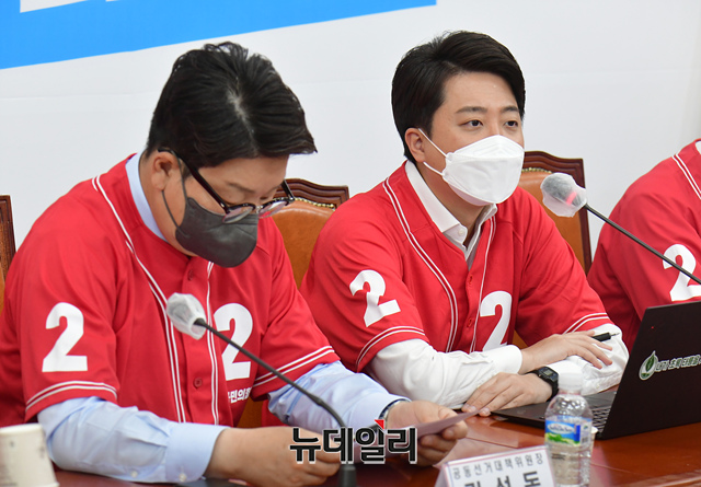 ▲ 이준석 국민의힘 대표가 13일 오전 국회에서 열린 전국동시지방선거 중앙선거대책위원회 회의에서 모두발언을 하고 있다. ⓒ이종현 기자