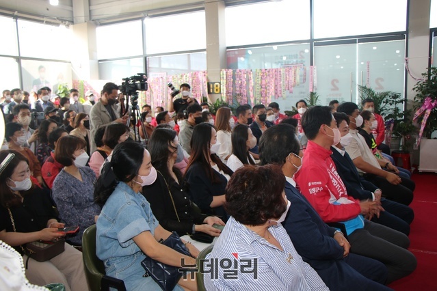 ▲ 이날 행사에는 이준석 대표를 비롯해 김용판 의원, 하중환 대구시의원 후보 등과 지지자 500여명이 참석했다.ⓒ뉴데일리