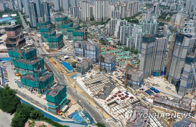 ▲ 부산의 한 대단지 아파트 건설현장. 5월17일. ⓒ연합뉴스