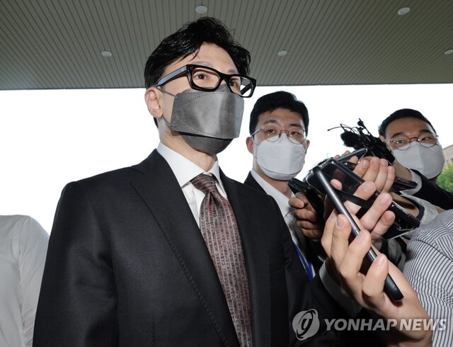 ▲ 한동훈 법무부 장관이 17일 정부과천청사에서 열린 취임식 참석을 위해 법무부 청사로 들어서고 있다. ⓒ연합뉴스