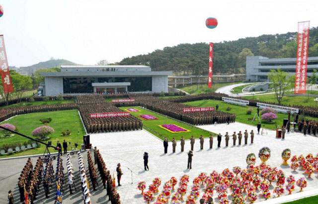 ▲ 2014년 4월 25일 열린 김일성종합군사대학 준공식. 북한군 간부들의 재교육기관이다. ⓒ연합뉴스. 무단전재 및 재배포 금지.