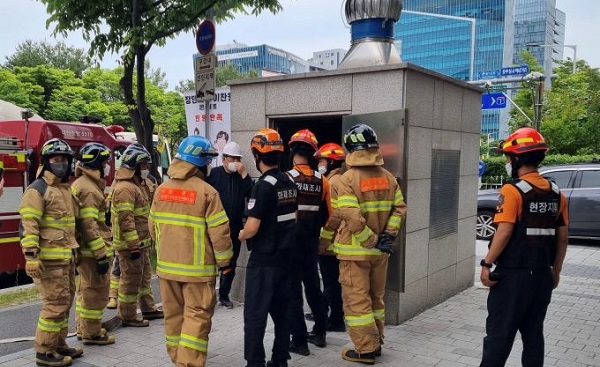 ▲ 대전시설관리공단은 20일 둔산소방서와 합동으로 국가 중요시설인 둔산공동구에서 소방훈련을 가졌다.ⓒ대전시설관리공단