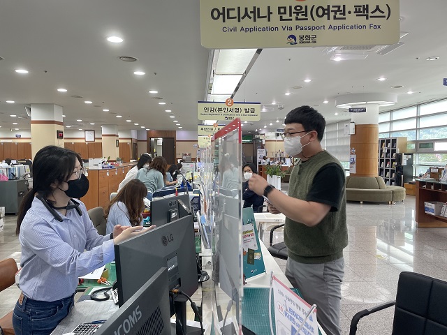 ▲ 봉화군은 민원공무원을 보호하고 사고를 예방하는 차원에서 휴대용 보호장비 ‘웨어러블 캠'을  보급해 활용하고 있다.ⓒ봉화군